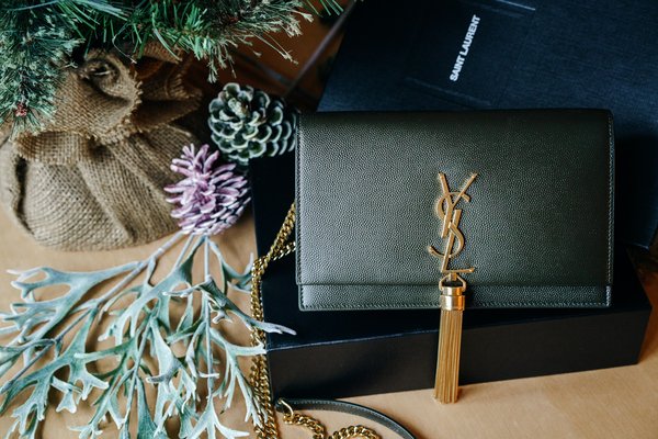 Quels styles de sacs bandoulière conviennent pour une allure sophistiquée et pratique?